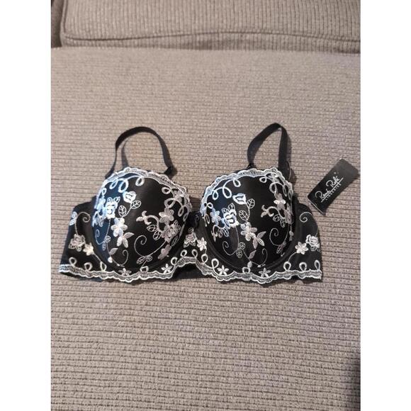 34B black lacey bra - Picture 1 of 4